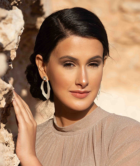 WADI EARRING IN STERLING SILVER WITH MOONSTONE