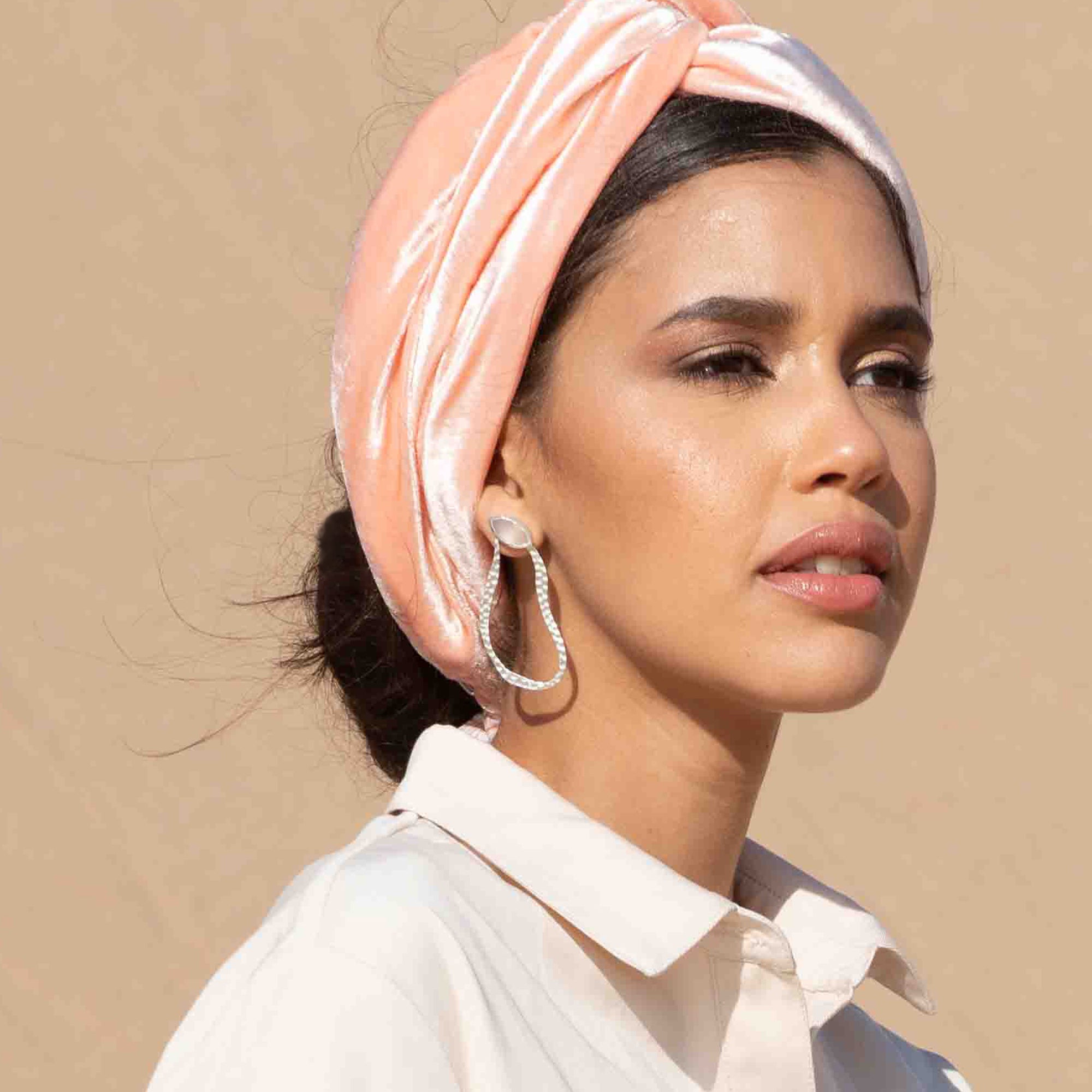 MIRAGE EARRING IN SANDBLASTED HAMMERED STERLING SILVER WITH MOONSTONE